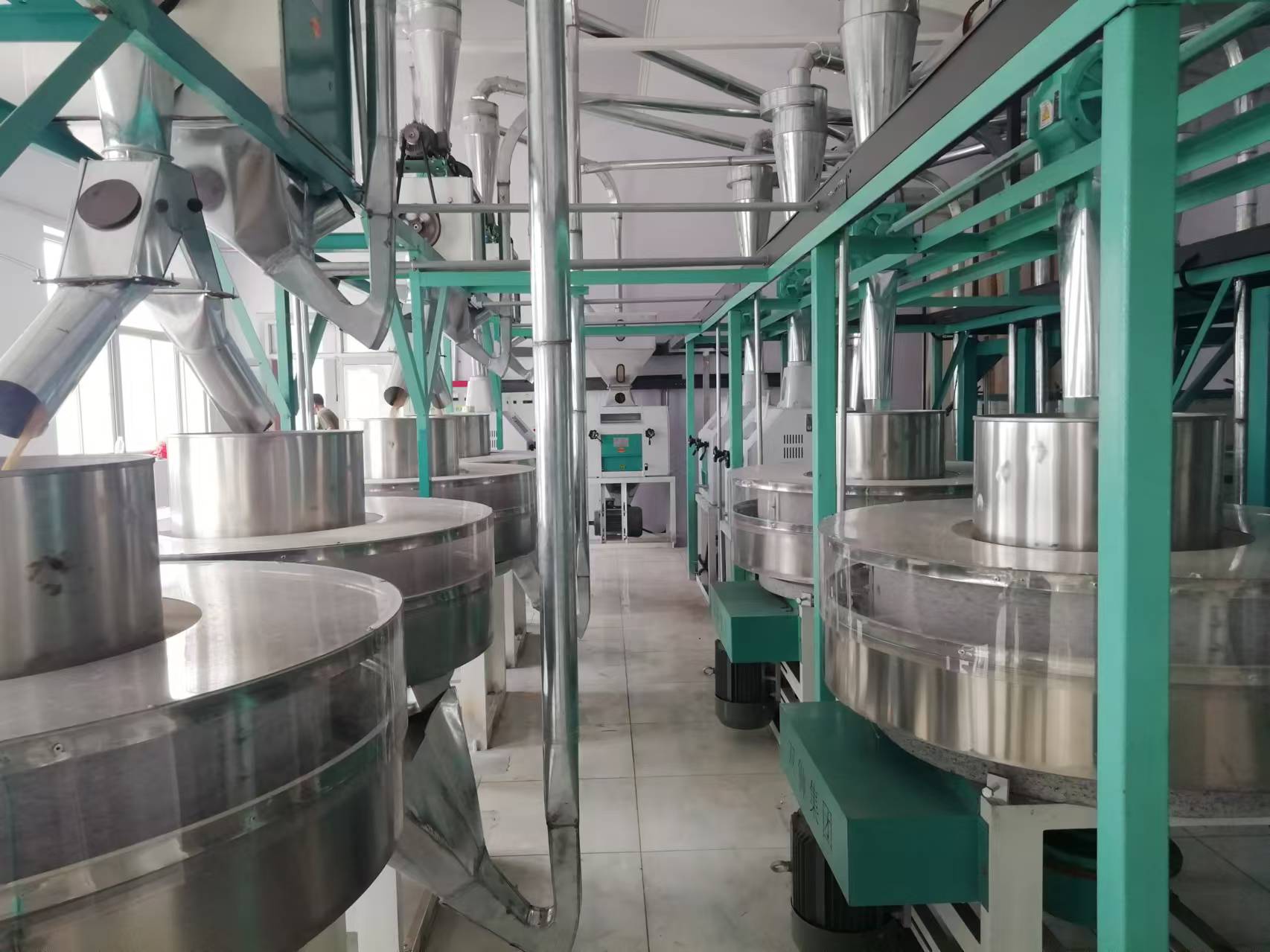 河北省黃驊市石磨面粉機生產(chǎn)線，日處理小麥30噸